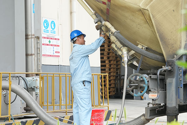 কাঁচামাল পরিবহন